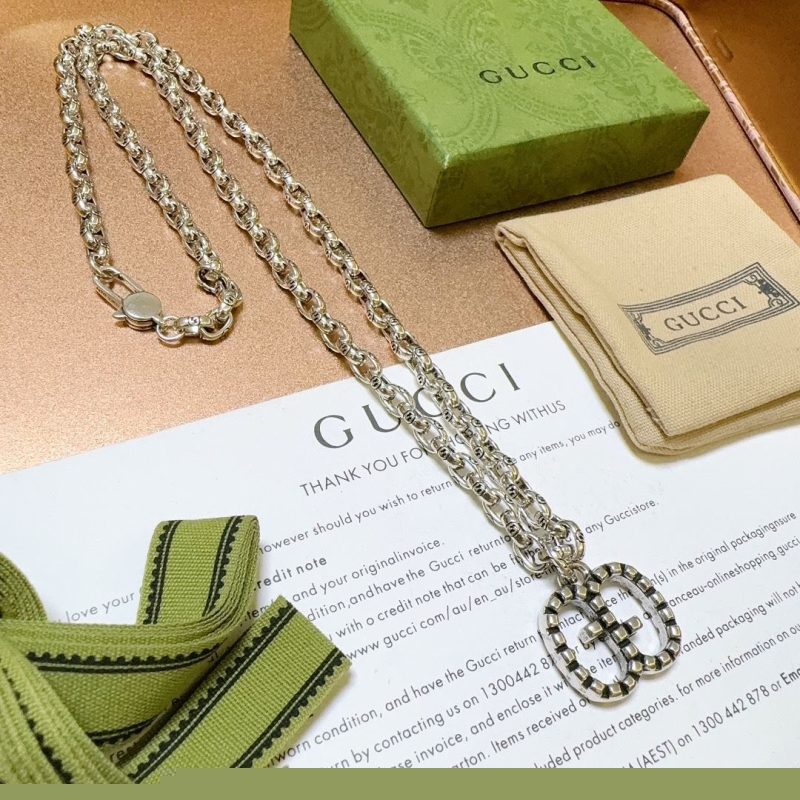 G*u*i necklaces
